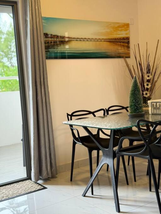 Apartment Sunset Views 3-bedroom Apt, 1min Walk To - Nyha1 *