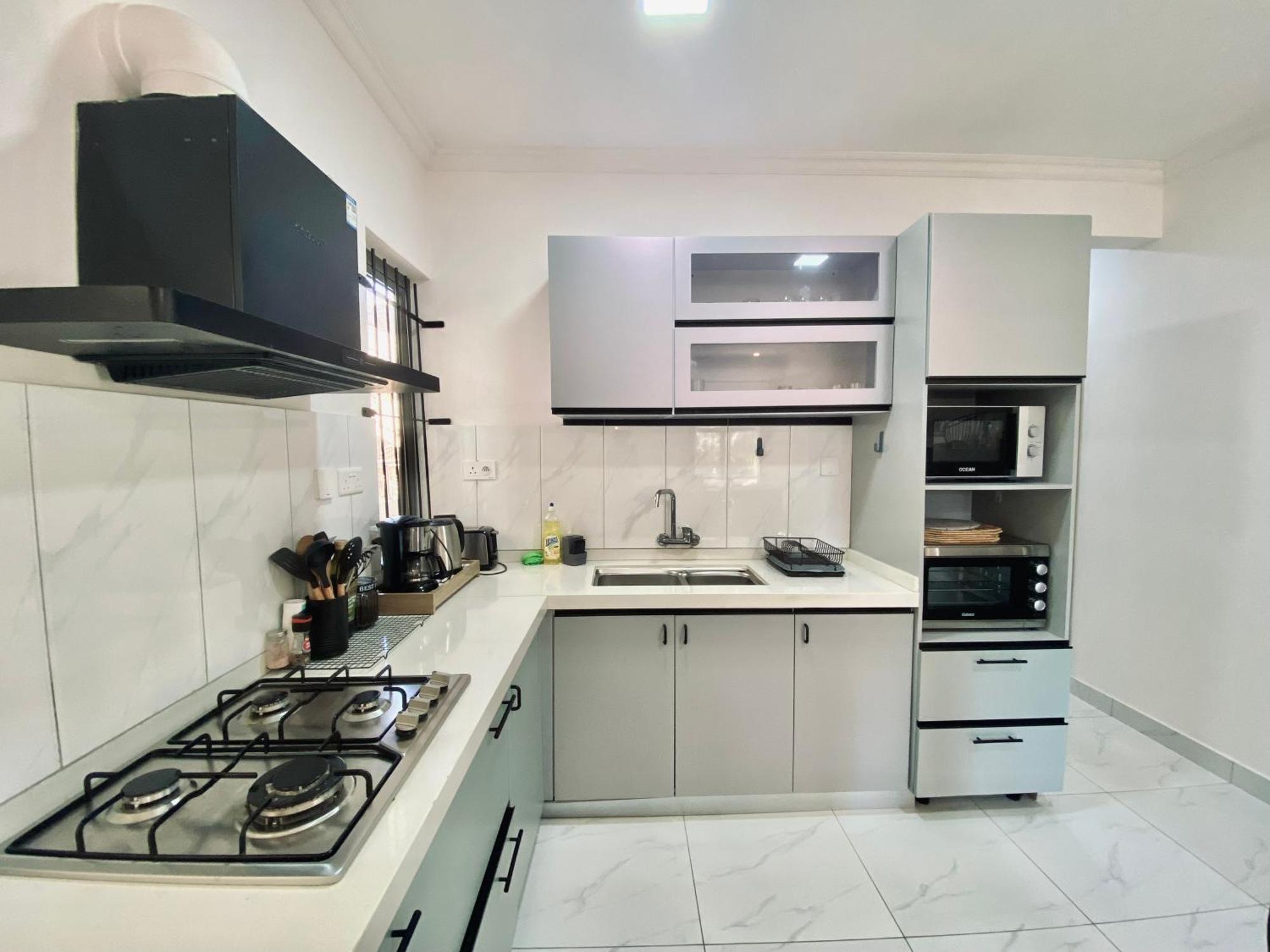 Sunset Views 3-bedroom Apt, 1min Walk To - Nyha1