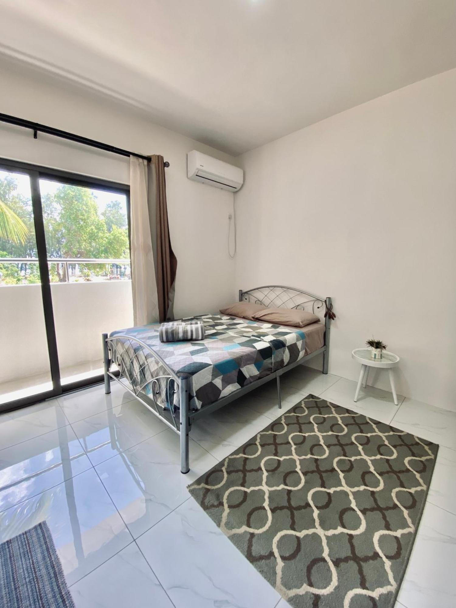 Sunset Views 3-bedroom Apt, 1min Walk To - Nyha1 * Flic en Flac