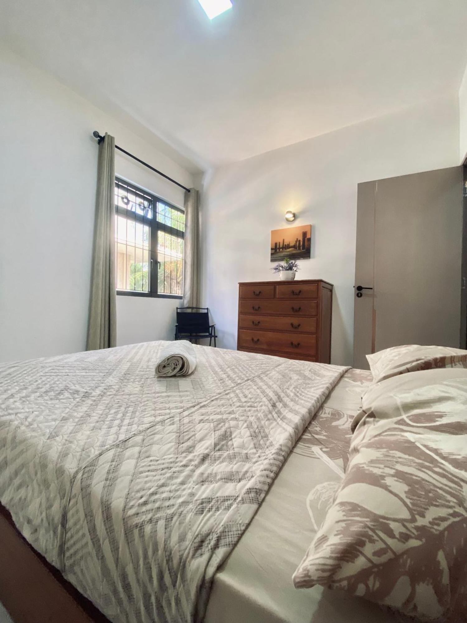 Sunset Views 3-bedroom Apt, 1min Walk To - Nyha1