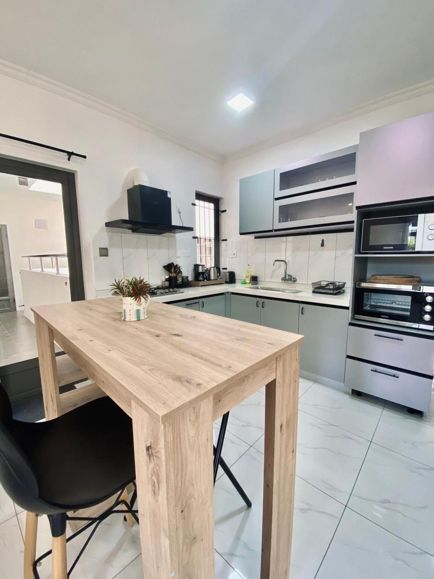 Apartment Sunset Views 3-bedroom Apt, 1min Walk To - Nyha1