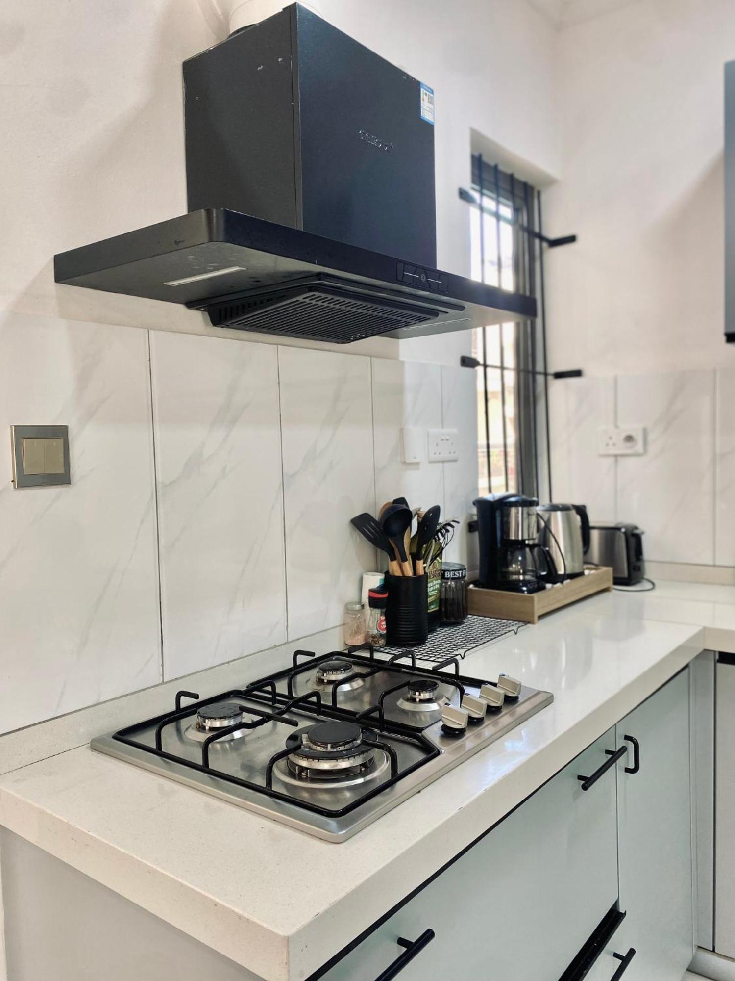 Apartment Sunset Views 3-bedroom Apt, 1min Walk To - Nyha1 *