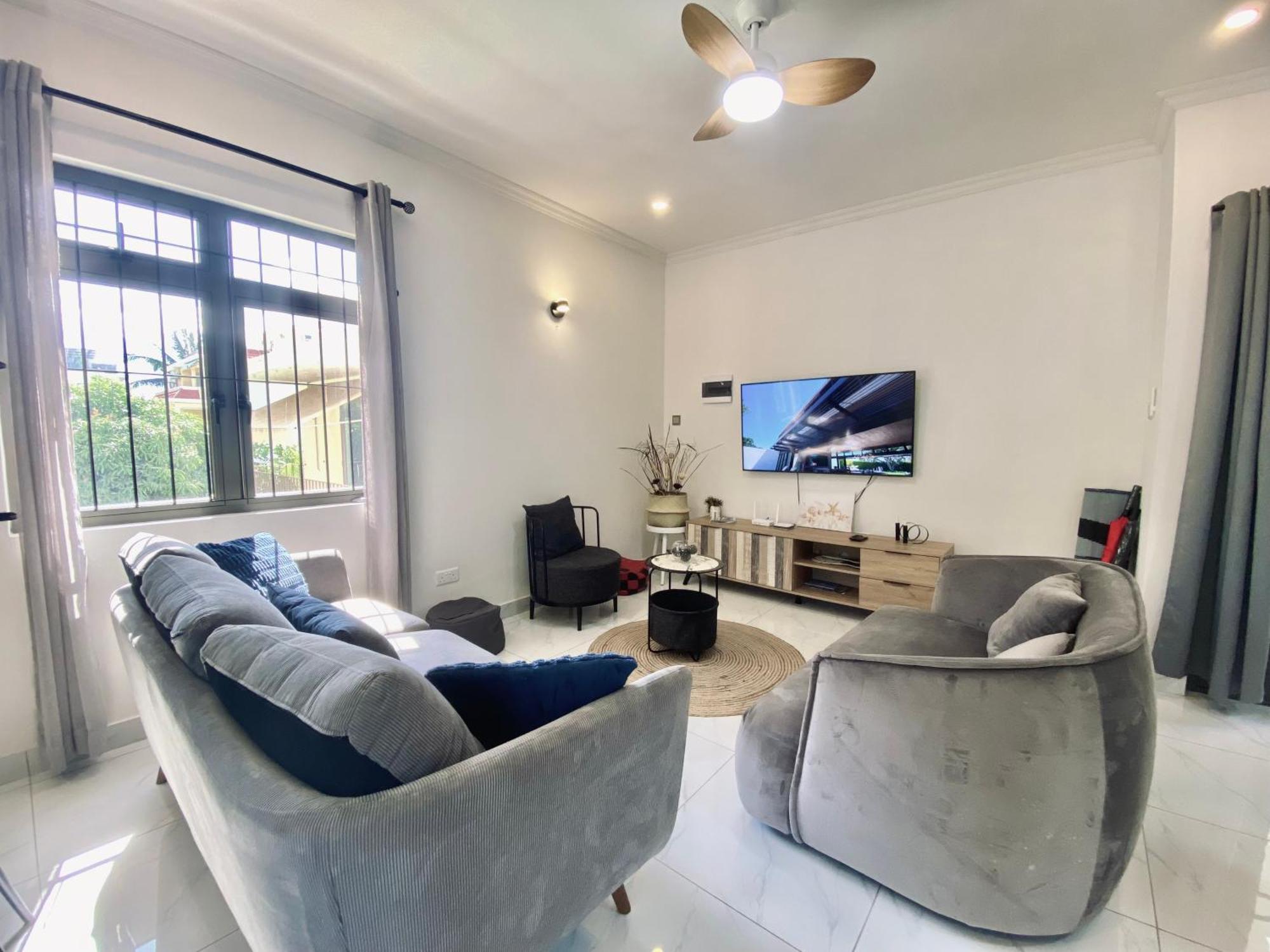 Apartment Sunset Views 3-bedroom Apt, 1min Walk To - Nyha1 Flic en Flac