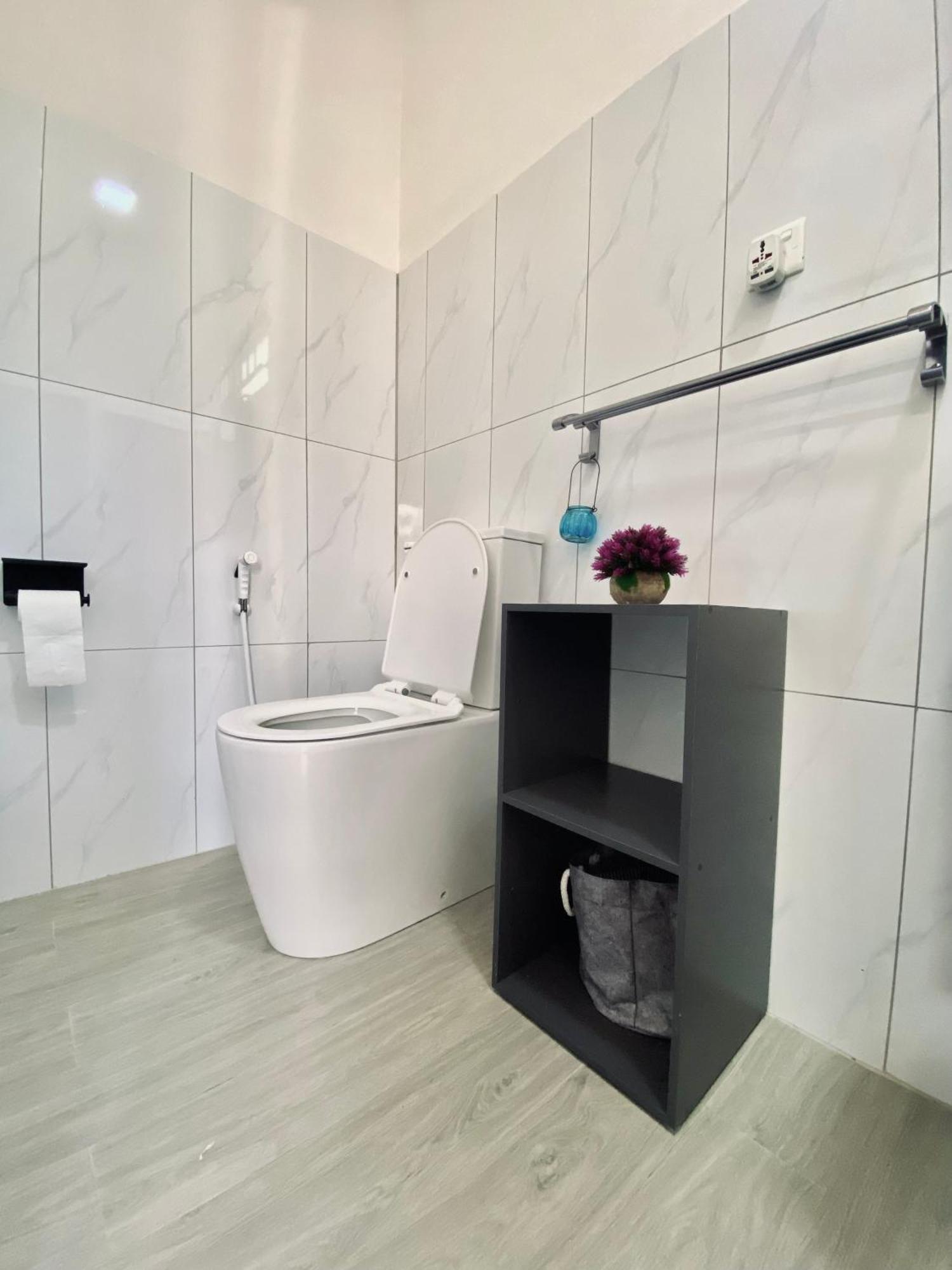 Sunset Views 3-bedroom Apt, 1min Walk To - Nyha1 *